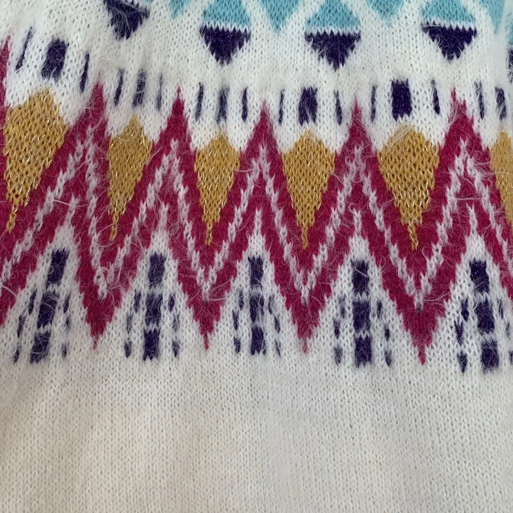 Time and Tru soft sweater in colorful print size 16-18 - Picture 9 of 12
